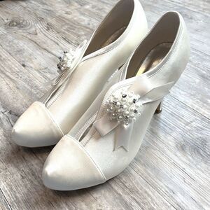 Vintage Coquette Wedding Shoes Heels EU 41 10 Embellished Pearls Bow White Satin